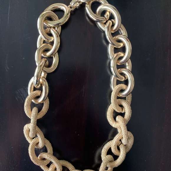 Banana Republic chunky link necklace - gold color - Picture 4 of 6